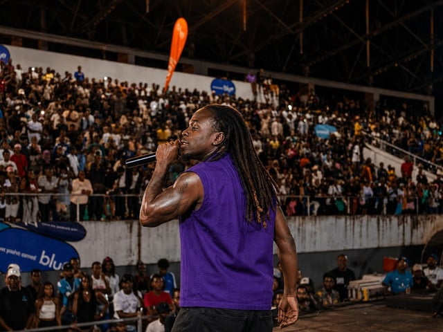 Leo Performs Before A Packed Arena